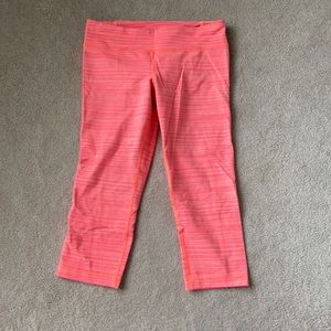 Under Armour coral Capri leggings